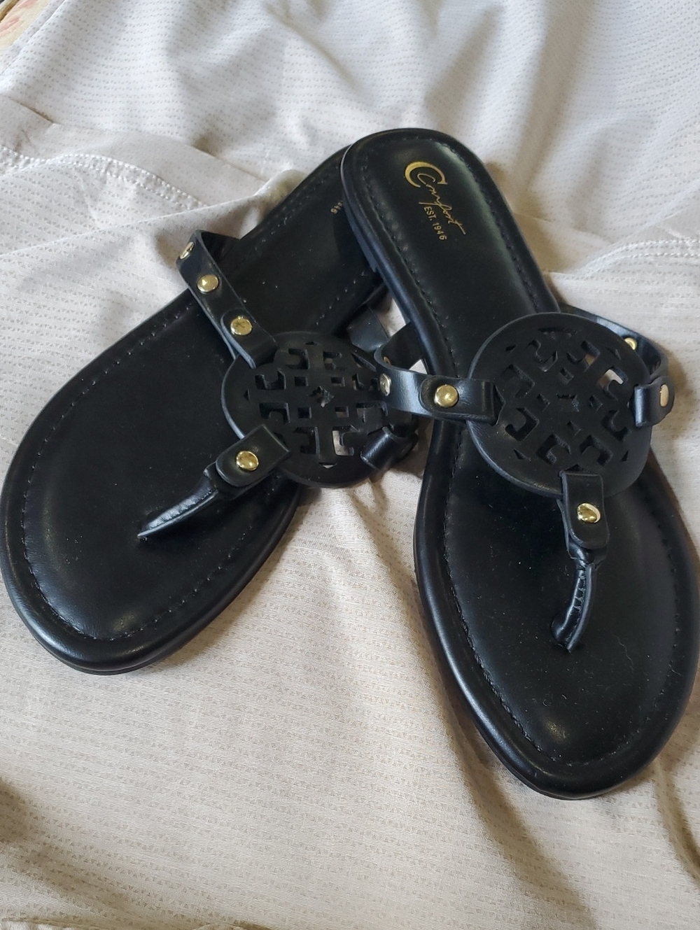 C est 1946 Comfort Plus Black Thong Sandals with Gold Accents Size 11